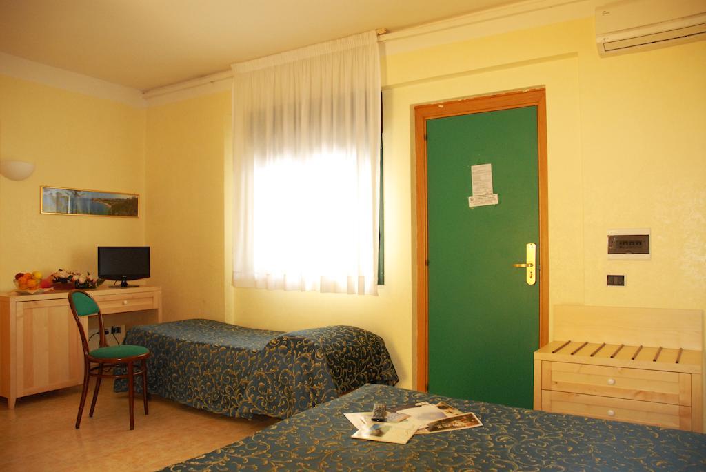Park Hotel Villa Americana Роди Гарганико Екстериор снимка